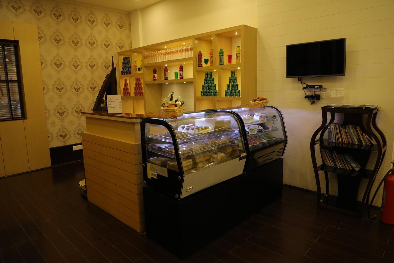Hotel Roma Kristo Dwārka Buitenkant foto
